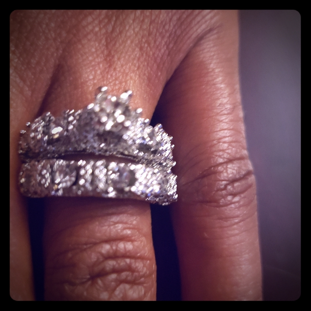 Beautiful silver plated wedding ring set
